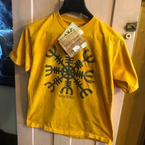 NWT • Icelandic tee shirt